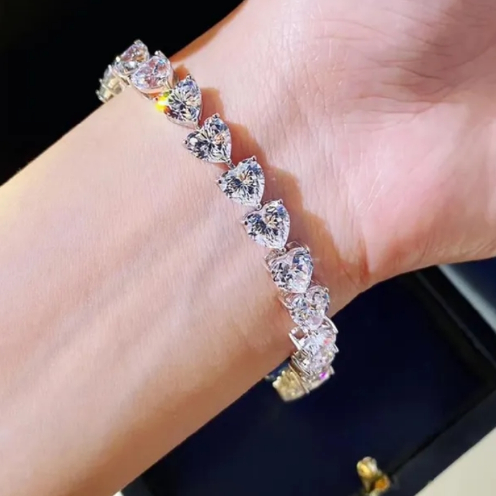 NWOT Stunning Heart Zircon Tennis Bracelet
